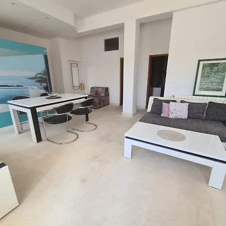 Bridge And Beach Apartment