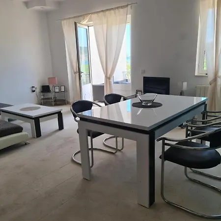 Bridge And Beach شقة تروغير