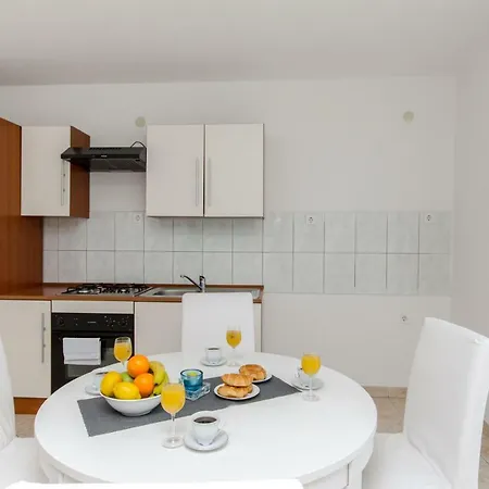 Bridge And Beach شقة *