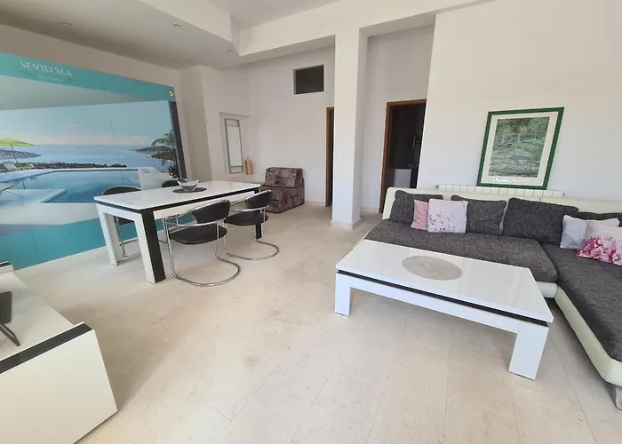 Bridge And Beach Apartman