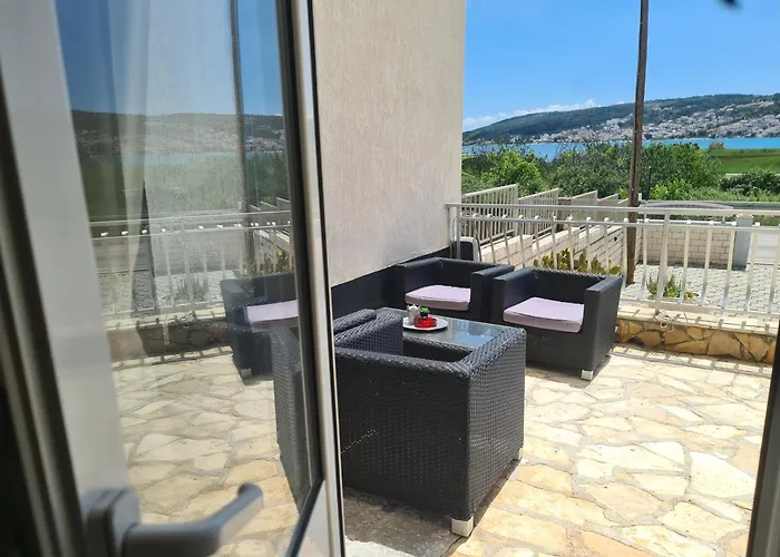 Apartman Bridge And Beach