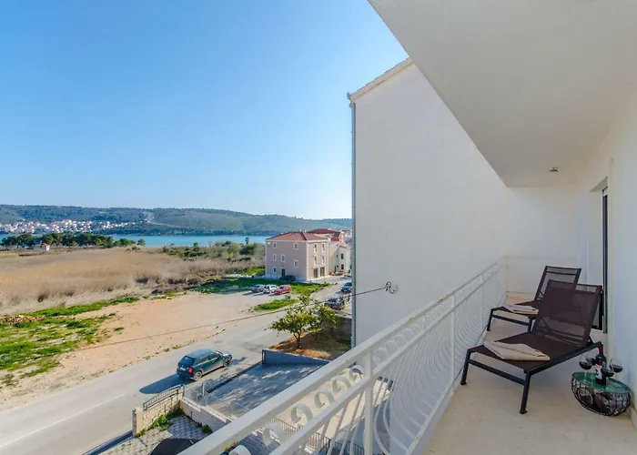 Bridge And Beach Apartman *