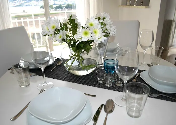 Bridge And Beach Apartman