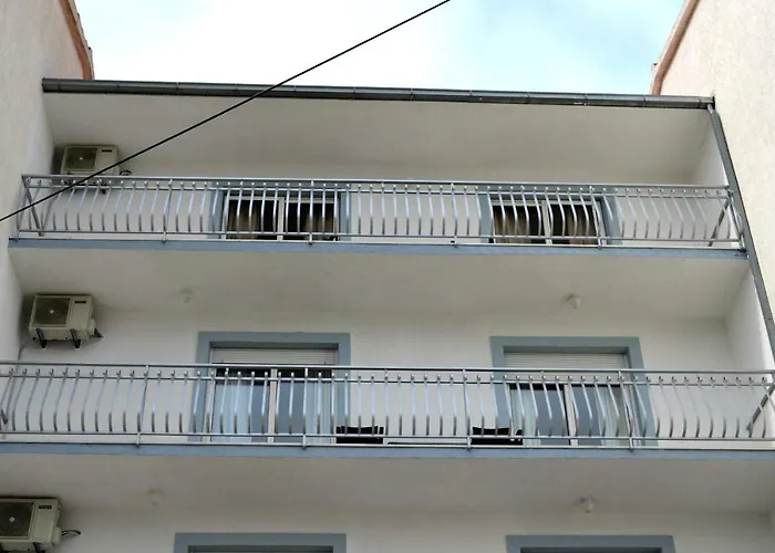 Apartman Bridge And Beach *