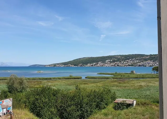 Apartman Bridge And Beach